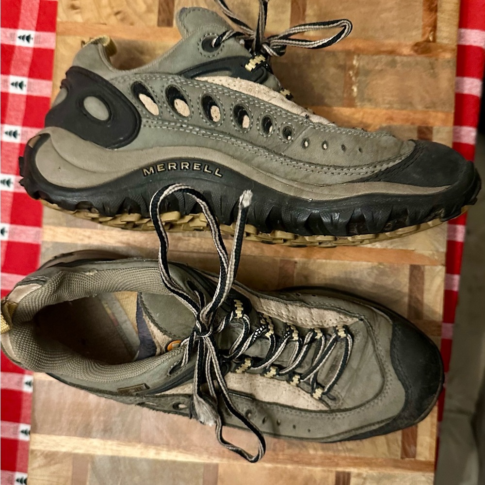 Merrell woman’s Tan and Black Athletic Shoes